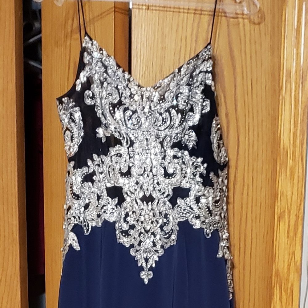Beautiful Ellie Wilde Saphire blue prom dress